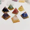 Venta al por mayor transfronteriza Amazon Grava de Cristal Pirámide de Goma 4CM Pirámide de Chakra Artesanías de Escritorio
