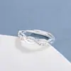Anillo Versátil de Personalidad Plateado Galvanizado de Plata S999 de Alta Calidad para Mujer, Joyería de Anillo de Corona con Diamante de Seis Garras de Lujo Ligero