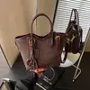 Bolsa Pequena de Mão Simples Transfronteiriça Feminina de Nicho Bolsa Saco Transversal Moda Outono 2025 Versátil Bolsa para o Dia a Dia
