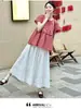 Top Babydoll Vermelho Xadrez Estilo Retrô Tendência com Mangas Bufantes e Botão de Nariz de Porco Saia Conjunto Maternidade para Mães Descoladas