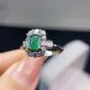 Anillo de Esmeralda Colombiana Pura Natural con Piedra Principal de Color Fuego Completo Tamaño aprox. 4*6 mm Plata de Ley 925 Incrustado de Precisión