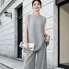 Nuevo chaleco de otoño 2026 para mujer, moderno y elegante, de longitud media, suelto, versátil, camiseta Miyake