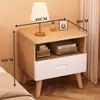 Mesita de noche de madera maciza para dormitorio del hogar 2026 Venta caliente Creativa Pequeño Armario de almacenamiento simple para niños Mesita de noche de tronco