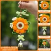 Un ramo de girasoles tejido a mano como regalo ceremonial para los exámenes de ingreso a la preparatoria y la universidad, adecuado para chicos y chicas de 18 años
