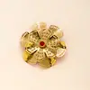 Colgante Individual Joyería de Acero Inoxidable Popular en Europa y América Cortado Flor de Múltiples Capas Joyería DIY Accesorios Retro Chapados en Oro de 18 Quilates
