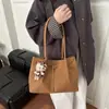 Bolsa Tote de Ombro Grande Capacidade Fosca Nova Outono Inverno Retro Transfronteiriça para Mulheres, Bolsa de Braço Moda Retro para o Dia a Dia