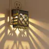 Luz de Noche Controlada por Luz Enchufable Gy056 Negro Retro Hueco Estilo Pétalo Dormitorio Mesita de Noche Sensor de Atmósfera Luz de Noche