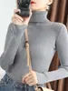Camiseta básica de punto de cuello alto grueso de hilo hilado con núcleo de lana de dos piezas para mujer, nuevo suéter de otoño e invierno con sensación de alta gama, top ajustado