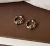 Brincos de Zircônia Dourada Café Laço Geométrico Gota d'Água Pérola Estilo Retro Francês Brincos de Tarraxa Nicho Sensação de Alto Padrão Joias para Orelha