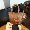 Bolsa de Mão Estilo Balde Tendência e Fashion para Mulheres, Nova Bolsa de Ombro Retro de Nicho Outono e Inverno com Sensação de Luxo, Bolsa Transversal