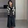 Cárdigan de punto a rayas estilo coreano para niñas, nuevo suéter de moda de otoño 2026, conjunto de dos piezas de pantalones de pierna ancha para niños mayores