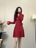 Atmósfera de Moda Otoño 2026 Vestido de Punto Rojo Elegante con Diseño Único de Retazos y Sensación de Alta Gama Vestido de Cuello en V Línea A
