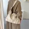Nuevo bolso versátil 2026, bolso cruzado, bolso de hombro moderno para el trabajo, bolso de nicho para mujer, estilo retro con remaches para el hombro