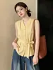 Chaleco sin mangas de verano nuevo estilo francés vintage a cuadros rojos con cuello en V y cintura con lazo, camiseta sin mangas entallada A13046