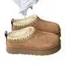 Botas de nieve para mujer, pantuflas de algodón integradas de piel y pelo, nuevo modelo 26 para uso exterior en invierno, de suela gruesa, cálidas, de felpa y de algodón para nieve engrosado.