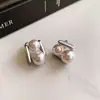 Brincos de Pérola com Design Único para Mulheres 2024 Novidades Explosivas Pino de Prata Esterlina Brincos Elegantes Sensação Avançada Brincos de Nicho