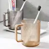 La Taza para Enjuague Bucal Viene con un Asa y un Diseño de Patrón Vertical, Haciéndola Fácil de Tomar. la boca redondeada de la taza no raspa la boca. El Plástico Grueso No Tiene Miedo a Caerse