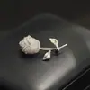 Broche Compacto Clássico e Elegante com Zircônias, Versátil Flor Tulipa em Ouro e Prata, Broche de Buquê de Rosas, Broche de Lapela para Mulheres