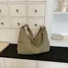 Bolsa transversal de nylon leve, grande capacidade, estilo japonês simples para mulheres, novo modelo 2026, adequada para o dia a dia, bolsa tote, bolsa grande