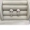 Brinco Stud Osso da Orelha em Aço Titânio 316L com Pingente de Patinha de Urso Estilo Doce-Cool, Amigável para Dormir Sem Remover, Joia para Piercing na Orelha com Rosca Externa
