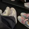 Zapatos de caña baja 2026 elegantes casuales zapatillas de entrenamiento alemanas nuevas zapatillas blancas para mujer lona suela gruesa con cordones diseño de estrella de lentejuelas