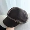 Gorra de estilo coreano versátil para mujer, tipo boina, para otoño e invierno, a la moda con hebilla de cinturón, gorra de artista de gamuza vintage de alta calidad