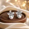 Brincos Pendentes de Flor de Pérola 3D Atmosféricos Pétala Cheia de Diamante Pérolas Redondas Embutidas Brincos de Atmosfera de Casamento para Noivas Mulheres