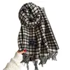 2025 Nuevo Otoño e Invierno Estilo Coreano Cuadros Bufanda Cálida Chal para Mujer Versátil Ropa de Trabajo Borla Arena Fina Bufanda de Imitación Cachemir