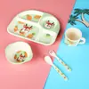 Juego de Vajilla de Fibra de Bambú de Cinco Piezas con Plato de Cuatro Compartimentos, Tazón de Dibujos Animados Lindo de Regalo, Taza, Cuchara, Tenedor Vajilla, Venta al por Mayor de Exportación