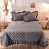 Manta de Cama Acolchada Gruesa de Terciopelo de Cristal Cálido de Invierno Manta de Cama Acolchada con Encaje Borde de Algodón Doble Antideslizante Tatami