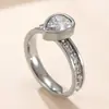 Joyería Transfronteriza Nueva de Acero Inoxidable Anillo Sencillo Coreano para Pareja Soldado Marca Incrustado con Diamante Cuadrado Anillo de Acero de Titanio Venta Directa de Fábrica