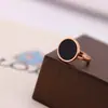 Anel de dedo indicador preto redondo estilo japonês e coreano personalidade simples exagerado tamanho pequeno aço titânio banhado a ouro rosa 18K para mulheres