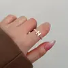 Anel de Coração com Design Nicho para Mulheres, Anel de Dedo Indicador de Prata Lisa Ajustável, Anel de Alto Nível, Joia de Mão Moderna e Versátil
