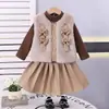 Conjunto de Forro Polar de Invierno para Niñas 2025 Nuevo Estilo Ropa de Otoño e Invierno para Bebés Moda Cálido Conjunto de Tres Piezas Tendencia