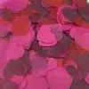 Papel Picado Colorido em Formato de Coração é Usado para Criar uma Atmosfera Romântica em Cenas de Casamento e Ocasiões de Declaração