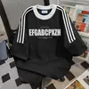 Camiseta de Verão Solta com Três Listras Estilo Coreano para Casal, Manga Curta, Design de Nicho, Estampa de Letras, Tops para Homens e Mulheres