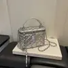 Bolsa de corrente com padrão de losangos da moda para mulheres, novo estilo 2026, bolsa pequena em formato de caixa com rebites, bolsa transversal estilosa para o dia a dia, atacado