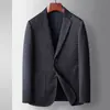 Traje Casual para Hombre 2025 Otoño e Invierno Lujo Ligero Negocios Un Botón Color Sólido Blazer Moderno para Hombres Jóvenes y de Edad Media