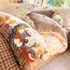 Juego de Cuatro Piezas de Leche Polar de Invierno con Funda Nórdica de Polar Añadida Juego de Tres Piezas para Dormitorio Infantil Sábana Cálida Ropa de Cama de Coral