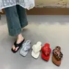 Primer Encuentro con la Temporada: Chanclas de Suela Gruesa para Mujer para Uso en Exteriores con Faldas, Diseño Verano 2026 con Diseño Plisado, Cómodas para la Playa