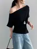 Camiseta de Diseño Asimétrico de un Solo Hombro Estilo Coreano Perezoso Chic para Mujer, Top Adelgazante con Hombros al Descubierto N8675