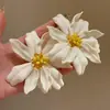 Pendientes de Borla de Uva de Flor de Aguja Plateada Estilo Bosque Tachuelas de Moda Pendientes de Lujo Ligero de Gama Alta con Sentido de Diseño Nicho