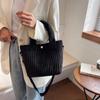 Bolso pequeño portátil de pana casual simple para mujer 2021 nuevo moderno otoño e invierno casual hombro cruzado tote bag
