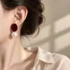 Brincos ovais estilo francês retrô, cor vinho, com flocado e pérolas, modernos e elegantes, brincos versáteis para mulheres, brincos de design único