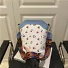 Bolsa de Ombro com Estampa de Cereja Moda Bolsa de Mão Lenço de Seda Feminino Nova Tendência Nicho Bolsa Transversal Estilosa Literária Pequena Quadrada