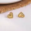 Brincos de Coração Plissados Pequenos com Micro Embellishments de Agulha de Prata, Brincos de Coração de Pêssego Modernos e Exquisitos, Brincos Elegantes e de Alta Qualidade para Mulheres