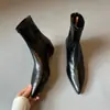 Versión de piel con aumento de altura interior, botines de moda de punta fina para mujer, nuevo modelo 2026, botines cosidos, botines cortos estilo coreano, botines de ajuste ceñido