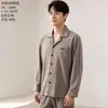 Conjunto de cárdigan para hombre Panyumei, de imitación de algodón amigable con la piel, de manga larga y pantalón largo para el hogar, 26 modelos nuevos, pijama de color liso con cuello invertido