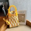 Novo design de nicho bonito dos desenhos animados Mini malha saco do telefone móvel All-match pequeno portátil Commuter Crossbody pequeno saco quadrado