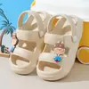 Pantuflas de Verano 2025 Nuevas Ropa Exterior Infantil Sandalias Lindas de Cachorro Dibujos Animados Sandalias Suaves para Baño Niño Pequeño